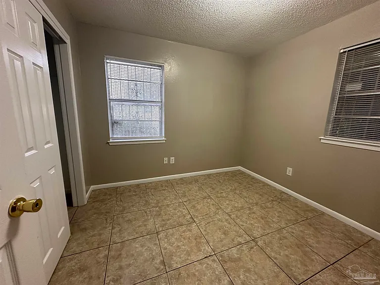 2810 Donley St — Photo 12
