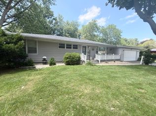 1100 Meadowview Dr, Mendota, IL 61342