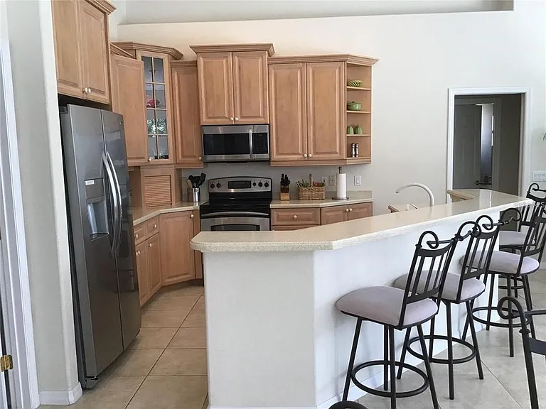 1292 W Hillsborough Blvd — Photo 6