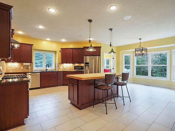 4th image of 8478 Sunshine Ln