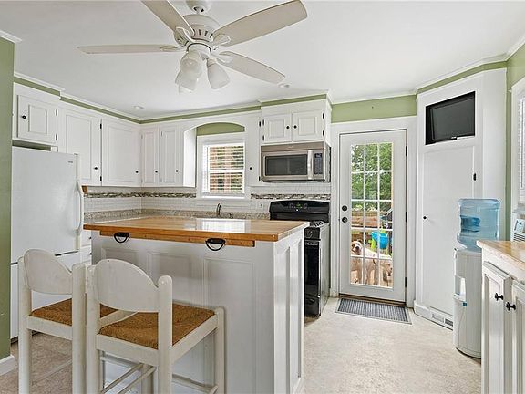 5th image of 185 W 16th St