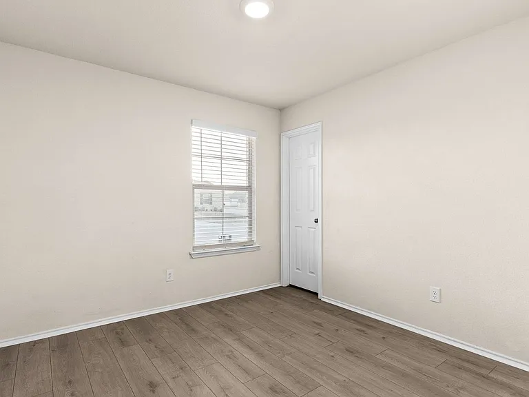 9506 Murandy Dr — Photo 12