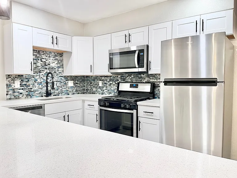6707 E Cheery Lynn Rd #A — Photo 10