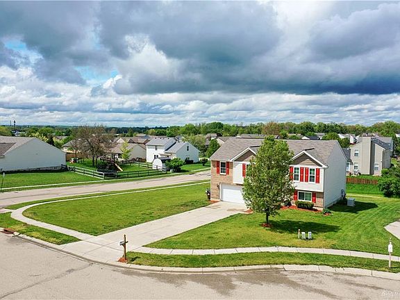 3rd image of 102 Ascot Glen Dr