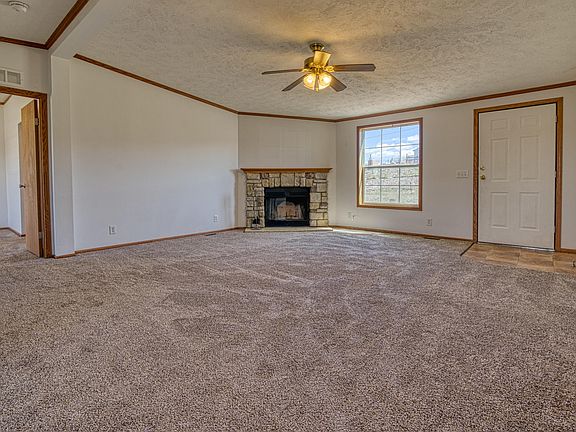 3rd image of 8 Meadowlark Ct