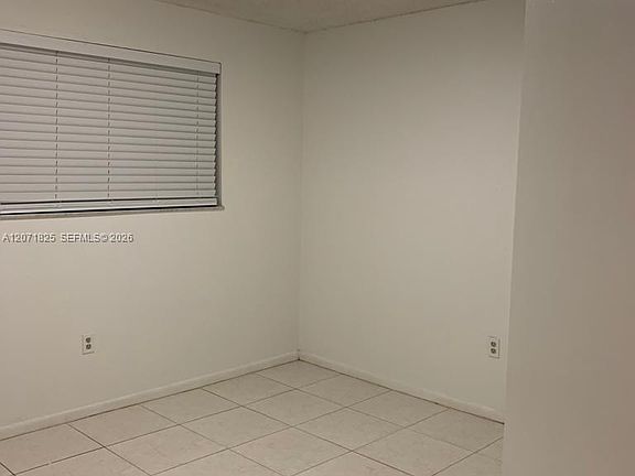 4th image of 1008 SW 8th St #1008