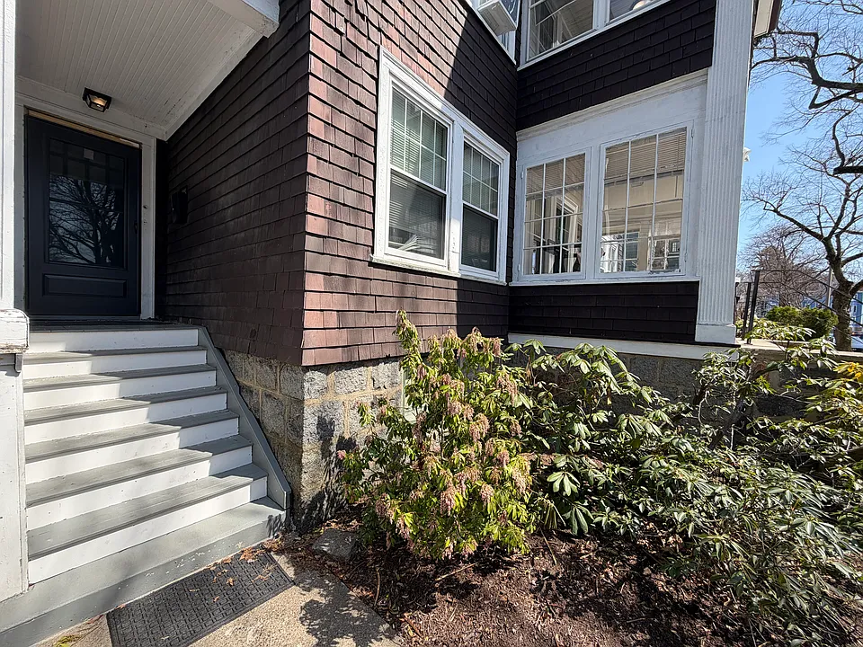 23 Moraine St #1
