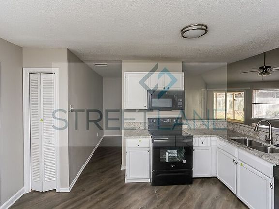 4th image of 2400 Westport Pkwy Suite 300