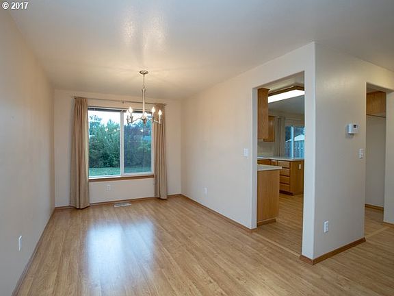 4th image of 851 SE 72nd Ave