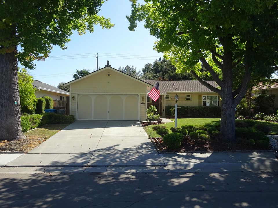 1st image of 10802 E Estates Dr
