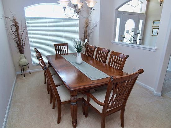 HR4P615PD-Dining-Area