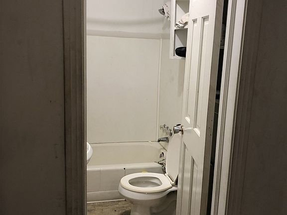 4th image of 408 W Leavell Woods Dr