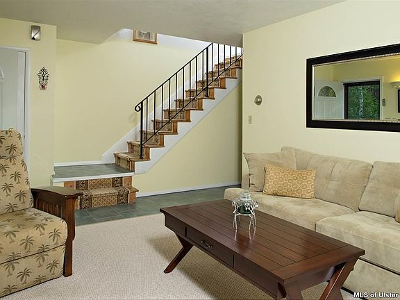 5th image of 95 Sunny Brook Cir