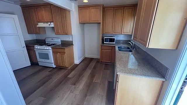 3 bed, 1482 sqft, $4,900 — Photo 2