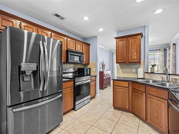 3rd image of 791 Walker St