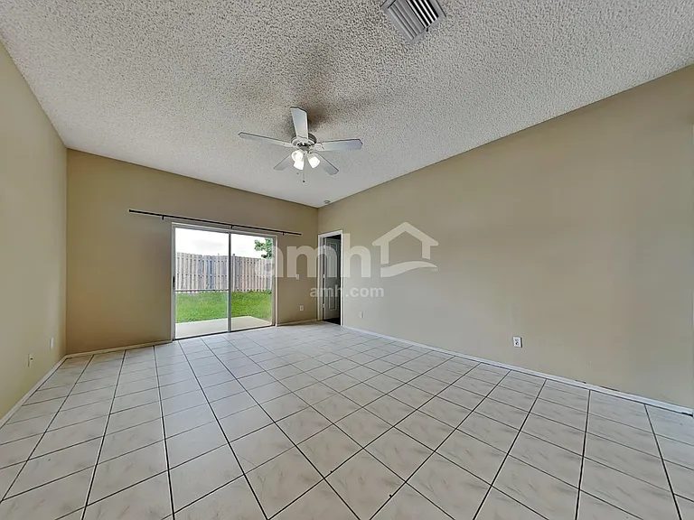 451 Sand Ridge Dr — Photo 7