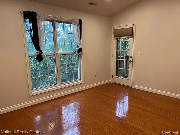 28071 Carlton Way Dr — Photo 4