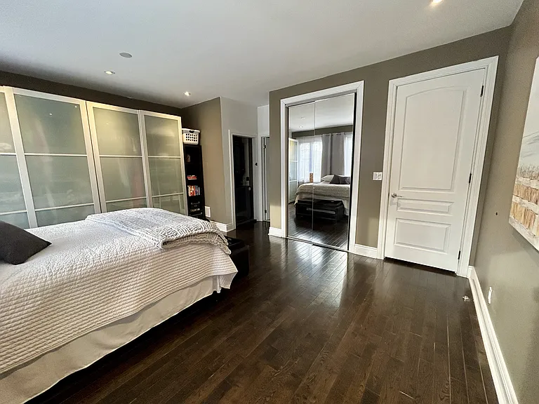 36 Coxwell Ave — Photo 18