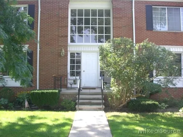657 E Fox Hills Dr #1, Bloomfield Hills, MI 48304