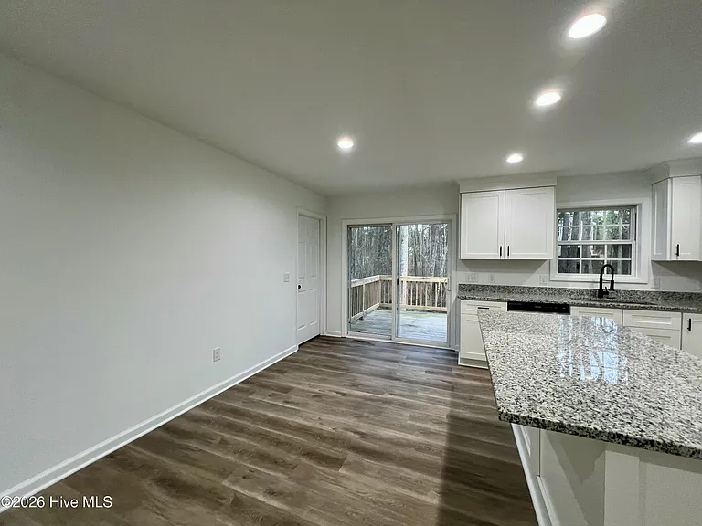 157 Edinburgh Dr — Photo 5