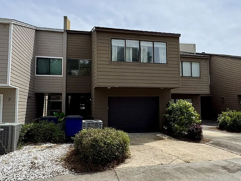 300 Cherry St #4 — Photo 1