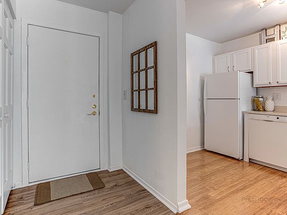 5th image of 640 Perrie Dr APT 101