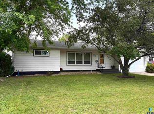 309 E 8th St, Miller, SD 57362