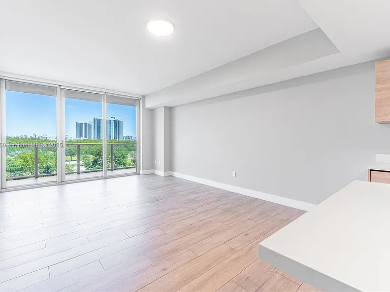 16385 Biscayne Blvd #404 — Photo 18