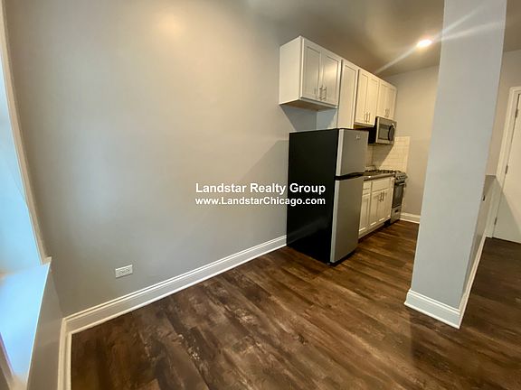 3rd image of 4756 N Maplewood Ave APT 205