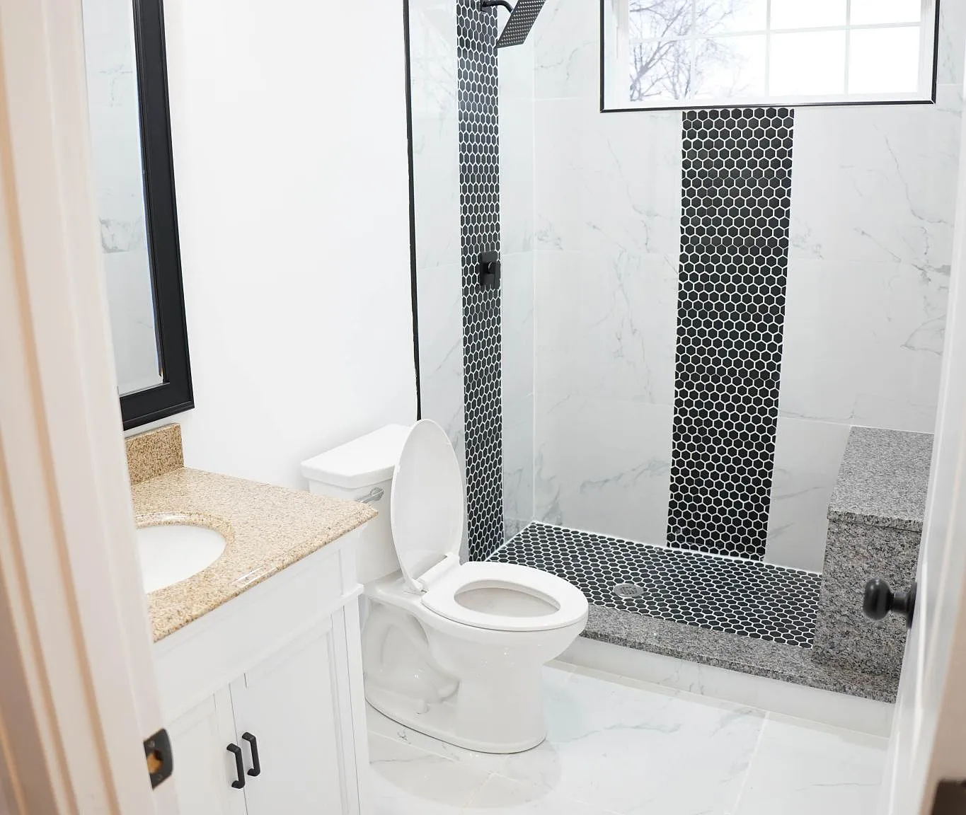 4039 W Carroll Ave — Photo 2