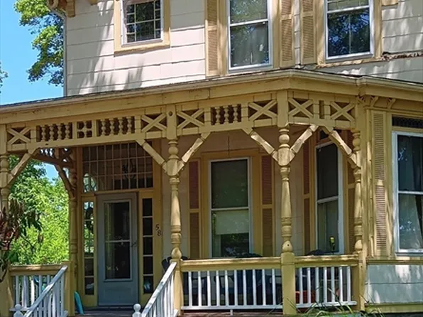 58 Oak St, Hyde Park, MA 02136