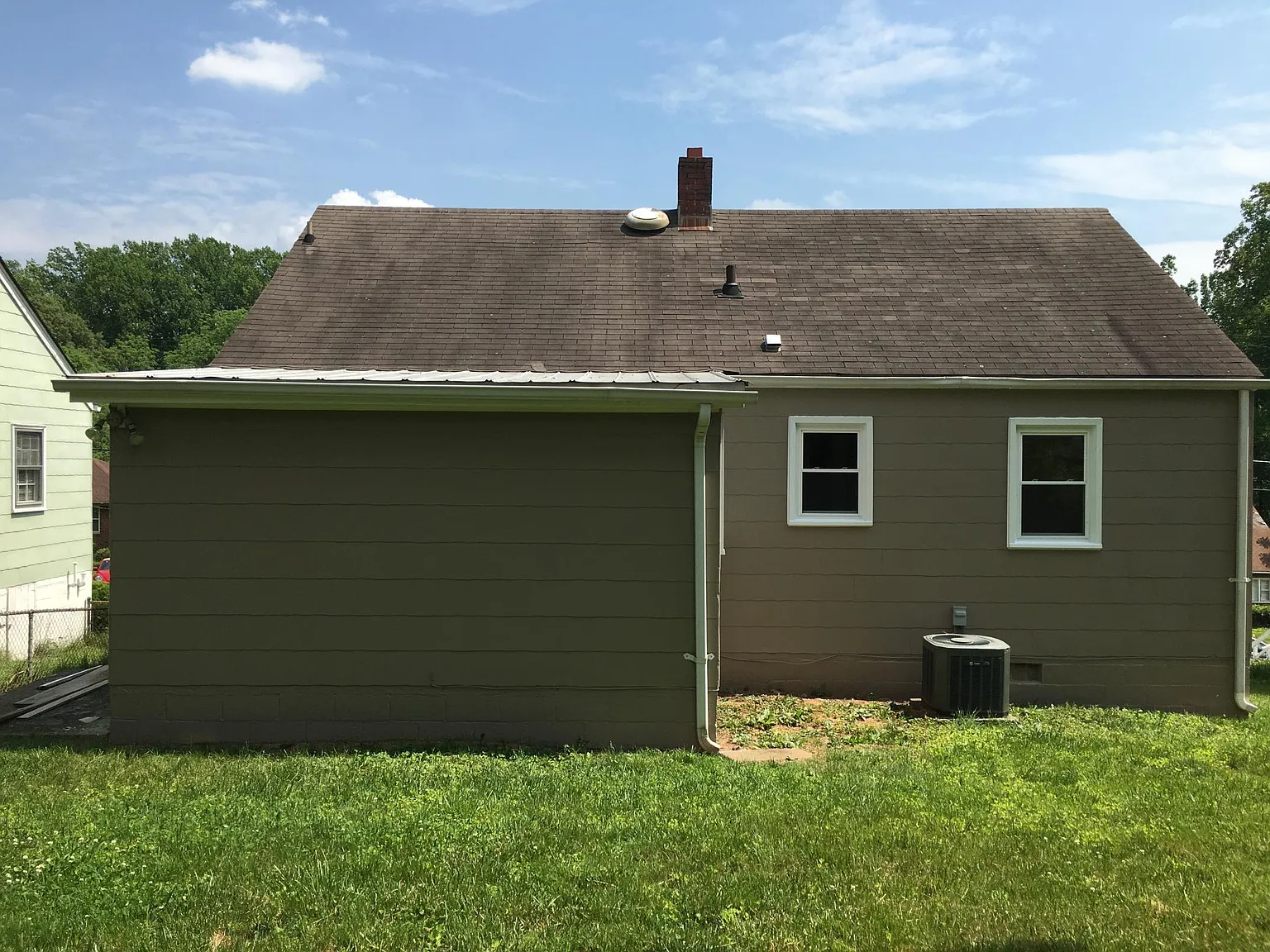 2 bed, 1001 sqft, $1,050 — Photo 2