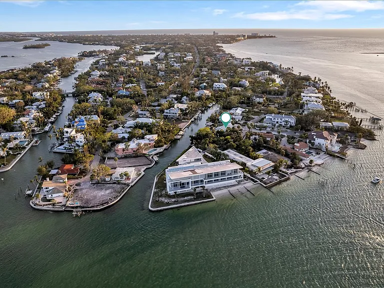 31 Lands End Ln — Photo 46