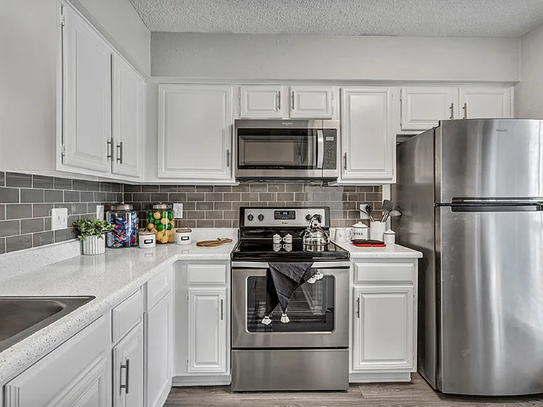 Stylish Modern Kitchen at Las Colinas Heights, Irving