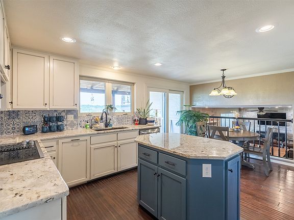 5th image of 541 Country Pl S