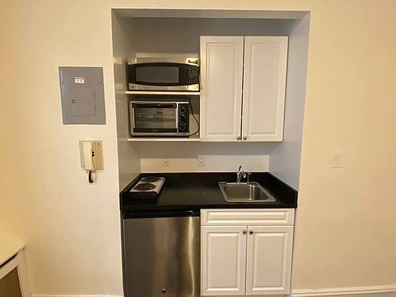 4th image of 22 W 77th St APT 27