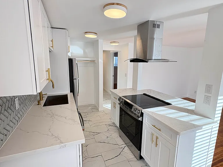 2345 Minor Ave E #14 — Photo 6