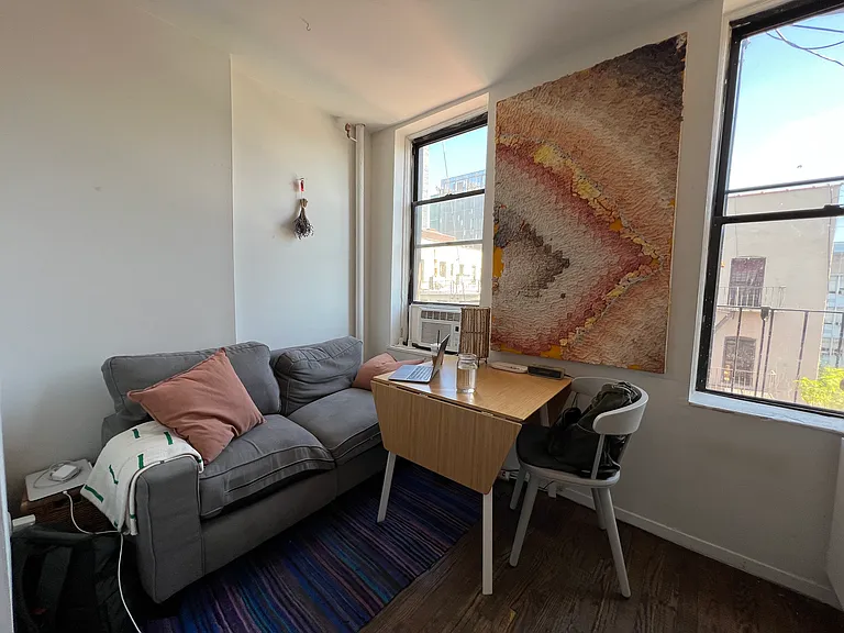 211 E 5th St #17 — Photo 2