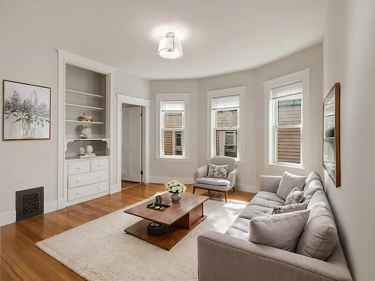 18 Peverell St #3 — Photo 1
