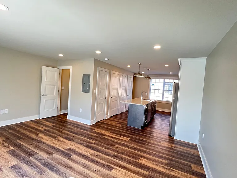 82 Saint James Ct — Photo 15