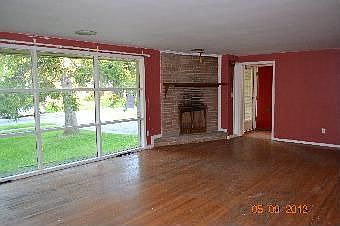 3rd image of 71 Oakwood Dr