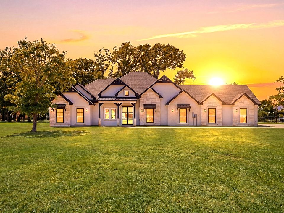 1st image of 1055 Hidden Oaks Dr