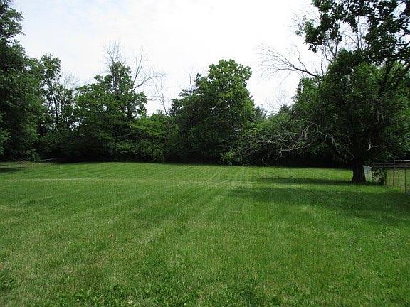 3rd image of 8476 Goldfinch Way