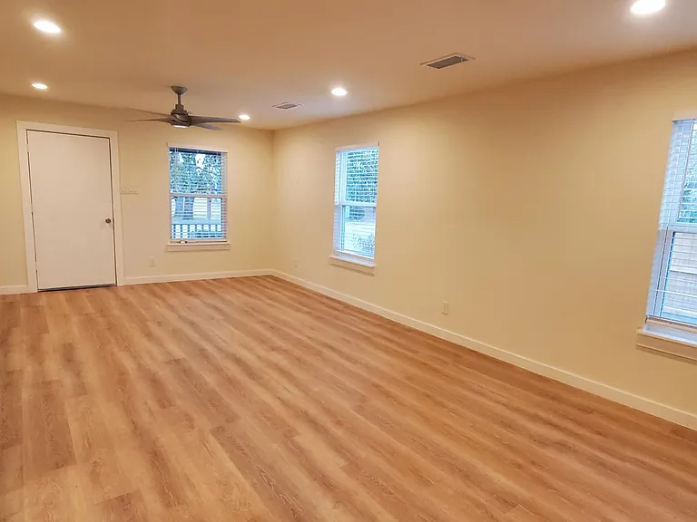 3203 N Winnetka Ave — Photo 4
