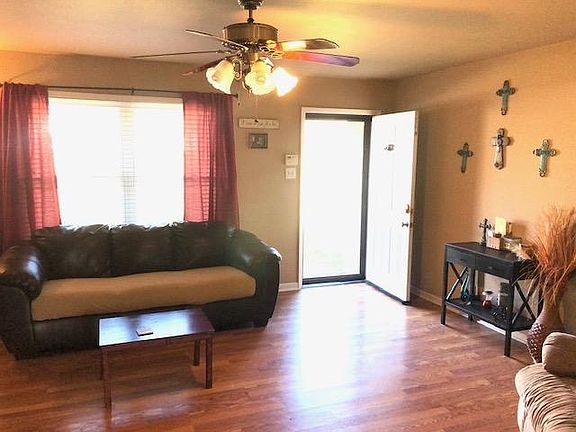 4th image of 808 Melinda Ln