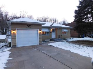 524 Waverly Rd, Davenport, IA 52804