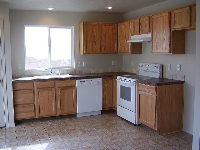 2nd image of 874 E Folgado St
