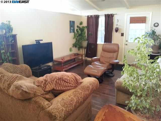 2nd image of 2655 Leeward St