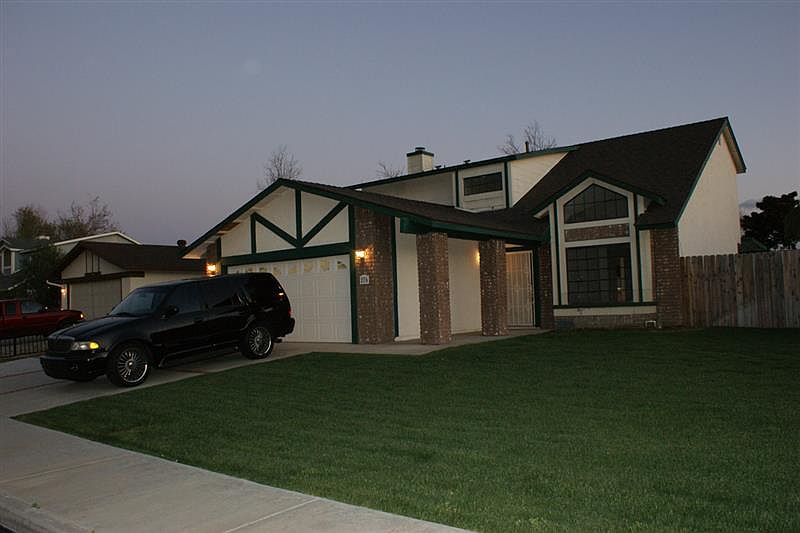 1st image of 276 Yosemite Way