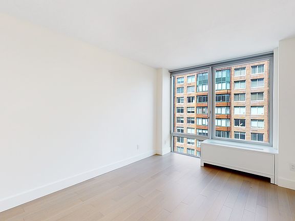 4th image of 212 W 72nd St #10F